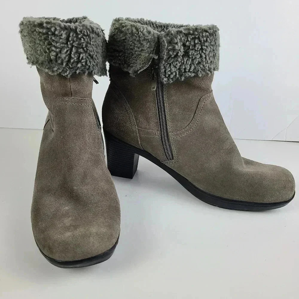 Clarks bendables grey suede booties